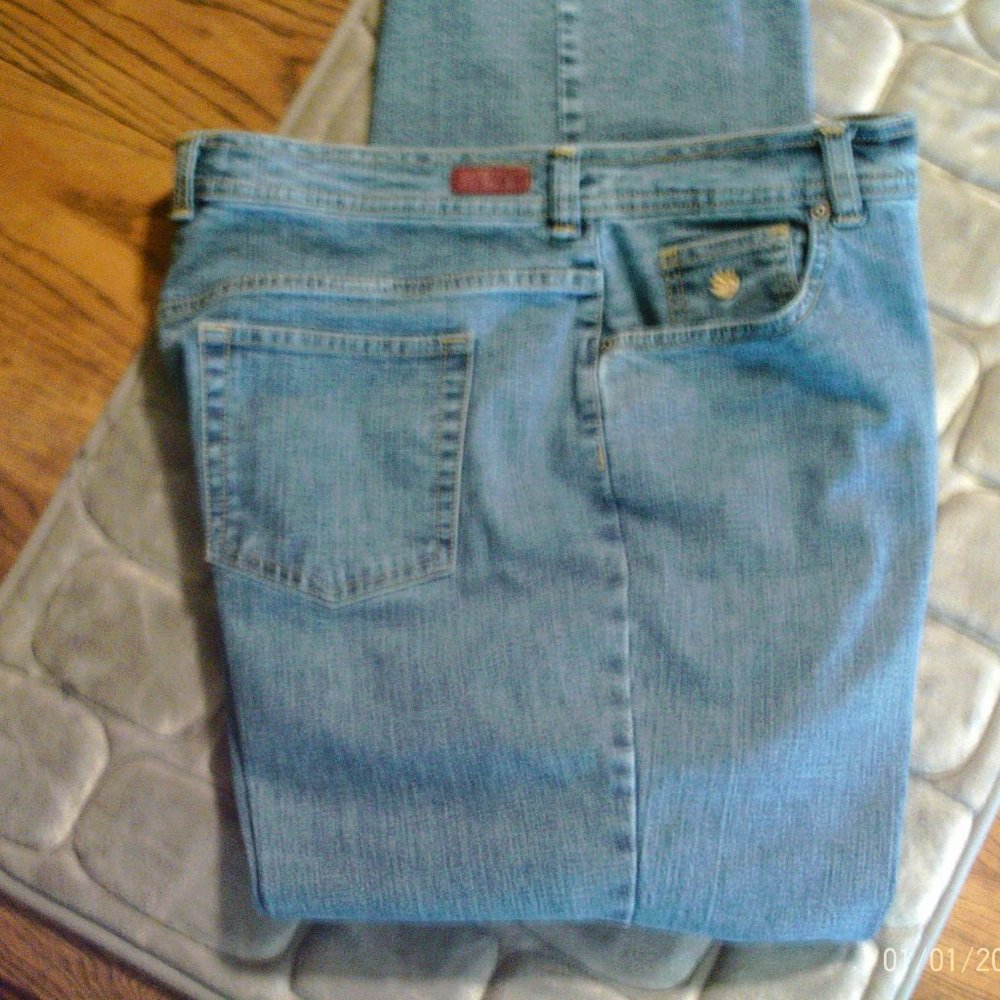 Gloria Vanderbilt Size 16 short